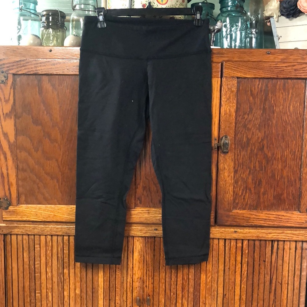 lululemon cropped yoga leggings ~ size 8